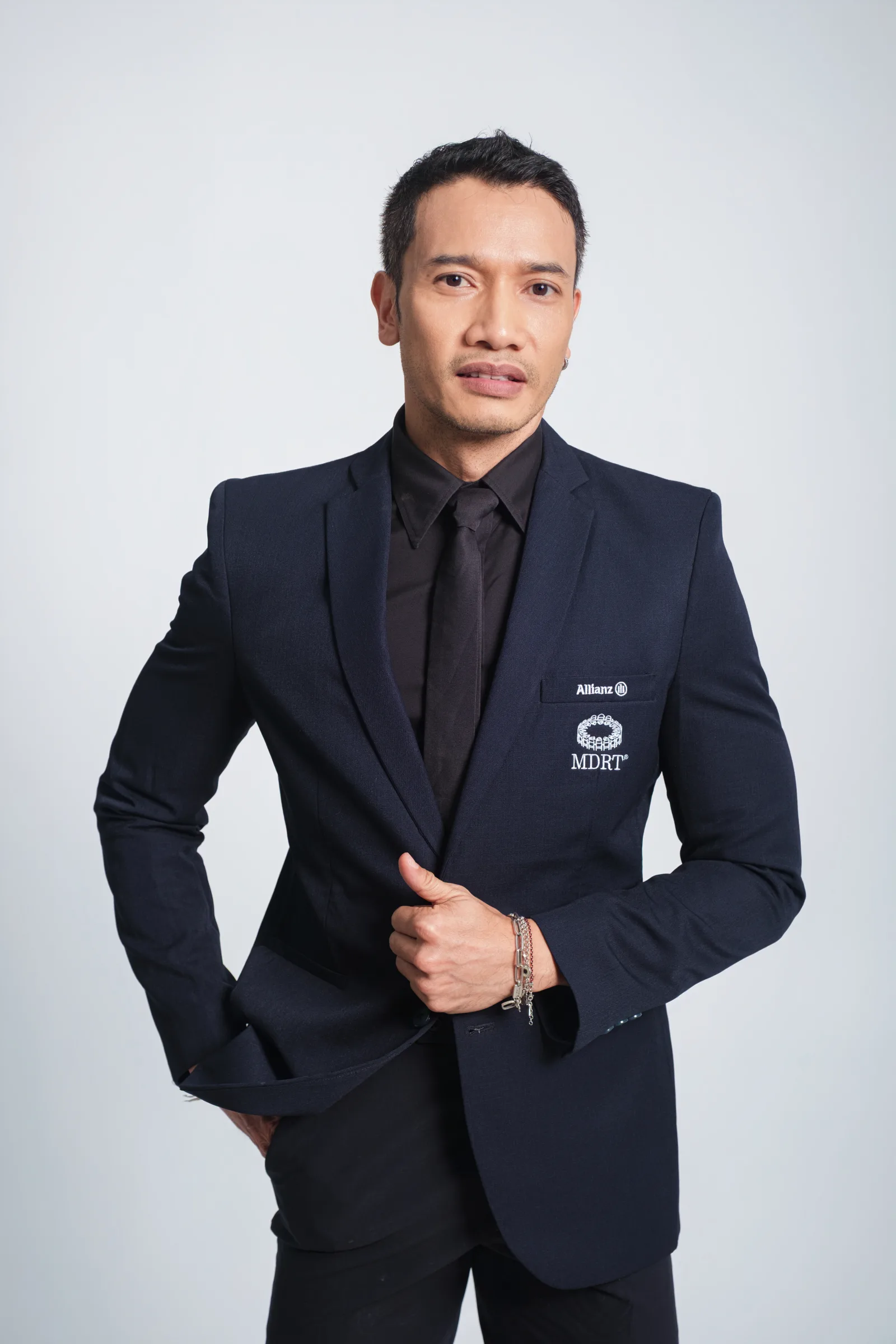 Gusti Arya, konsultan keuangan Allianz MDRT, potret studio
