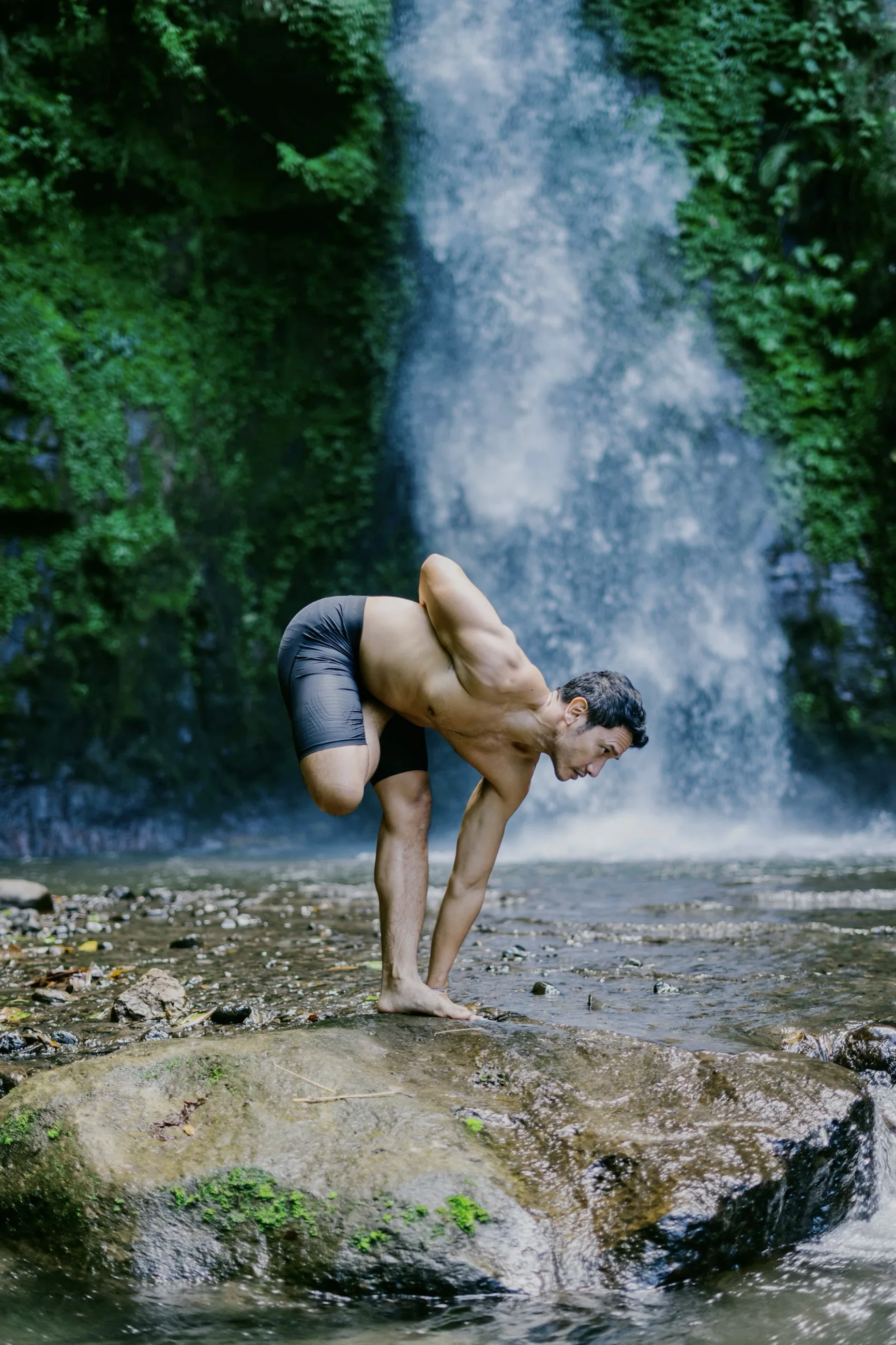 Praktik dan pengajaran Ashtanga Yoga Gusti Arya